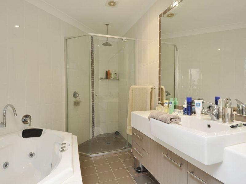 1/40 Middle Street, Labrador QLD 4215