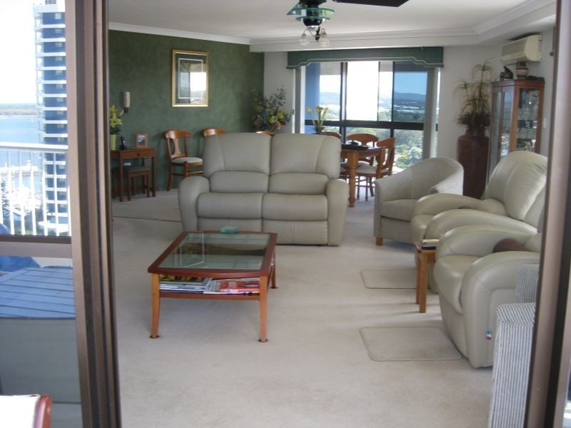 40/21 Bayview Street, Runaway Bay QLD 4216