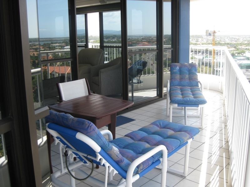 40/21 Bayview Street, Runaway Bay QLD 4216