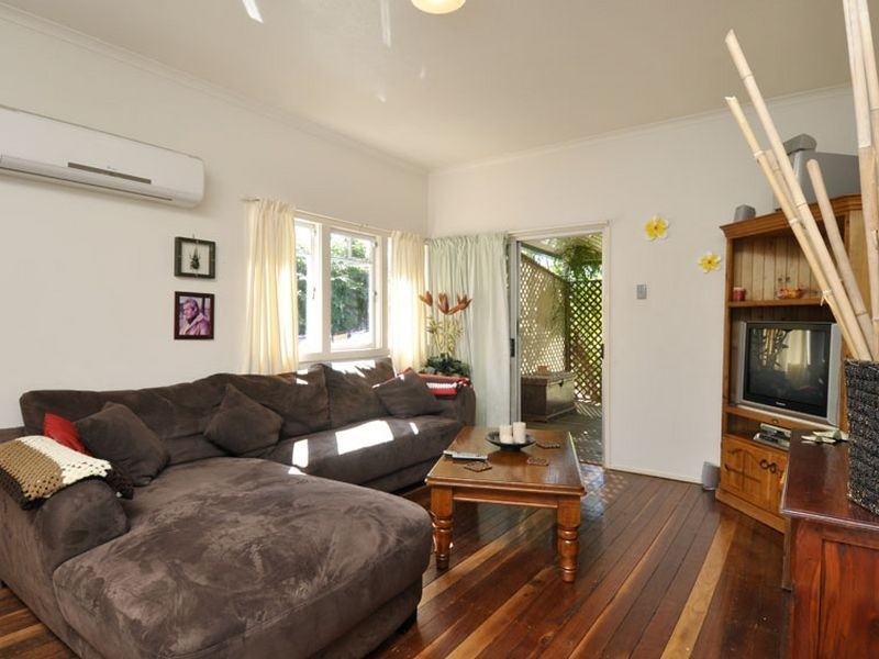 4/37 Middle Street, Labrador QLD 4215