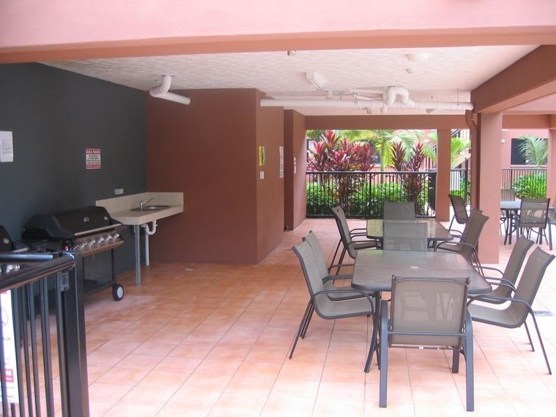 5/7 Brown Street, Labrador QLD 4215