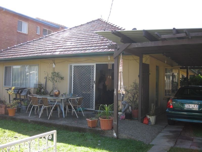 35 Back Street, Biggera Waters QLD 4216