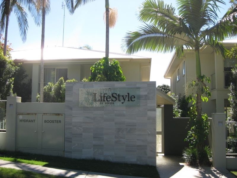 2 & 3/27 Gordon Street, Labrador QLD 4215