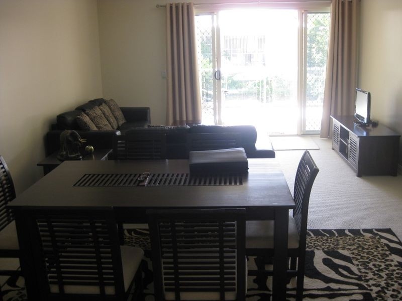 2 & 3/27 Gordon Street, Labrador QLD 4215