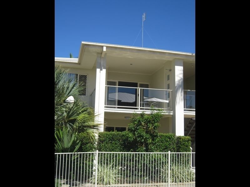 2 & 3/27 Gordon Street, Labrador QLD 4215