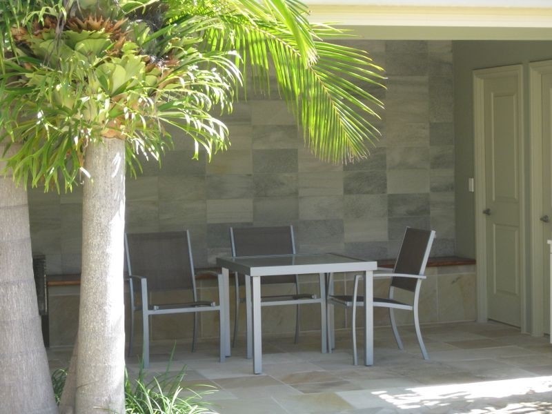 2 & 3/27 Gordon Street, Labrador QLD 4215