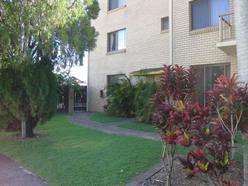 1/9 Bradford Street, Labrador QLD 4215