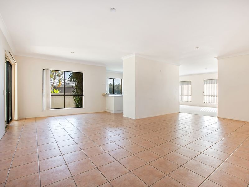 44 Maltravers Drive, Arundel QLD 4214