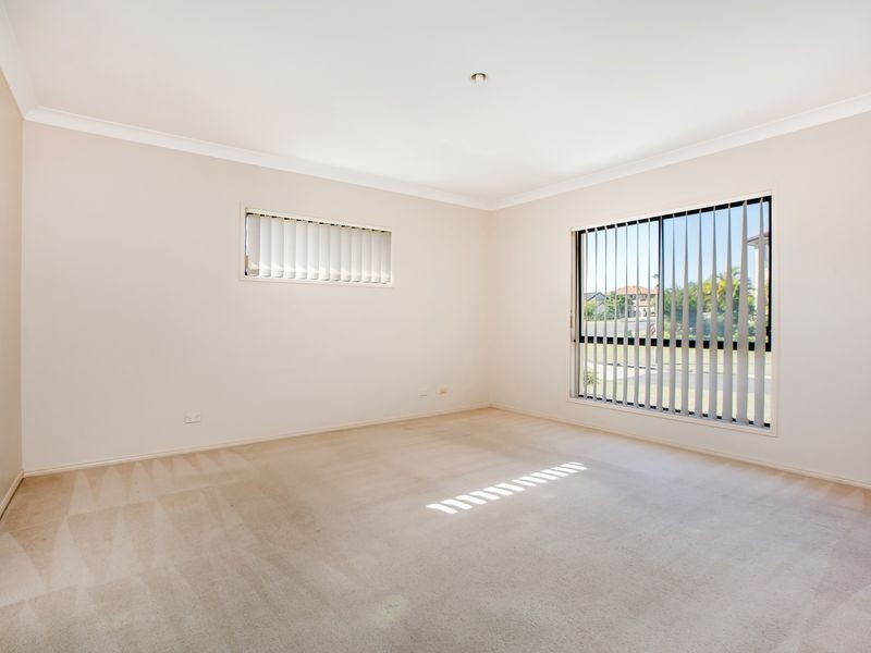 44 Maltravers Drive, Arundel QLD 4214