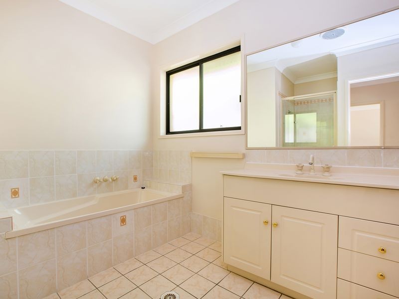 44 Maltravers Drive, Arundel QLD 4214