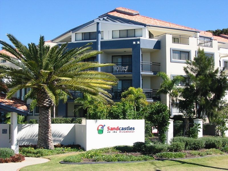 222/392 Marine Parade, Labrador QLD 4215