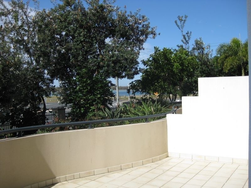 111/392 Marine Parade, Labrador QLD 4215