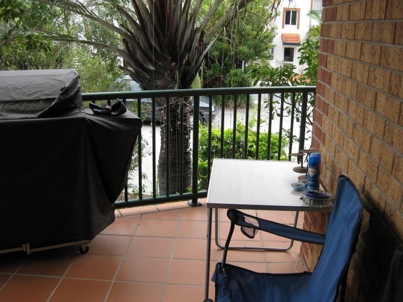 2/40 Little Norman Street, Southport QLD 4215