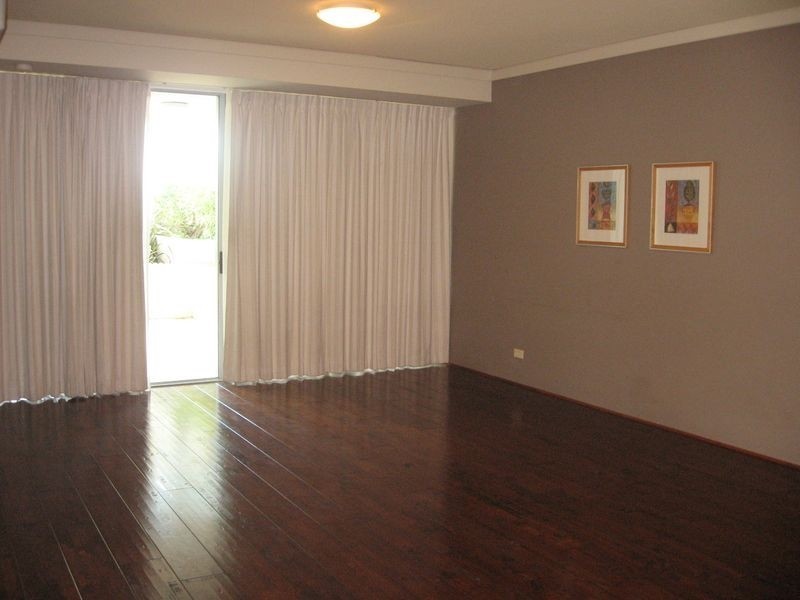 201/352 Marine Parade, Labrador QLD 4215