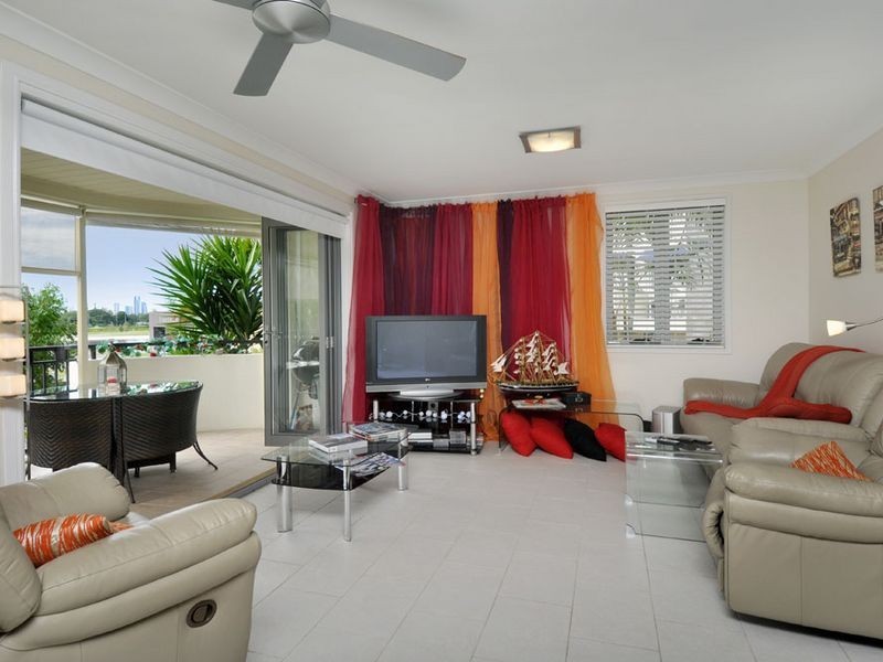 8/3208 Central Place, Carrara QLD 4211