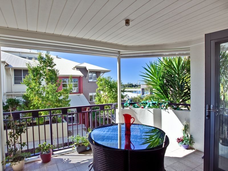 8/3208 Central Place, Carrara QLD 4211