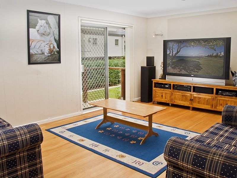 3 Thelma Avenue, Biggera Waters QLD 4216