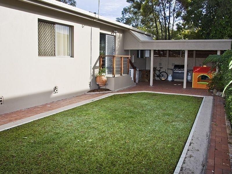 3 Thelma Avenue, Biggera Waters QLD 4216
