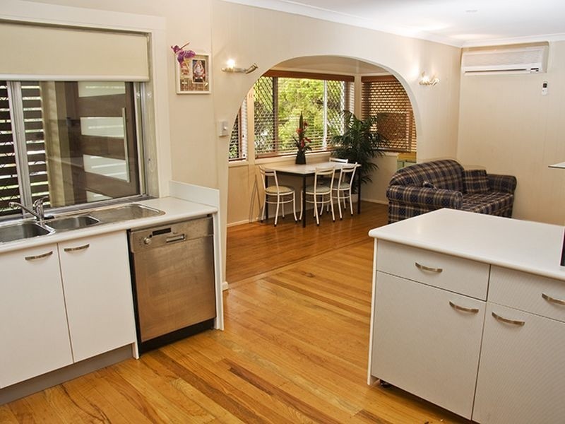 3 Thelma Avenue, Biggera Waters QLD 4216