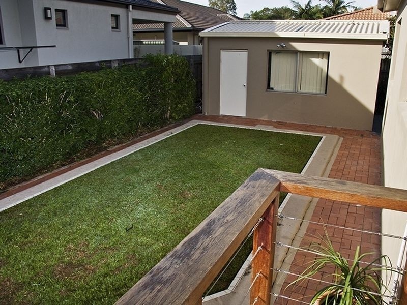 3 Thelma Avenue, Biggera Waters QLD 4216