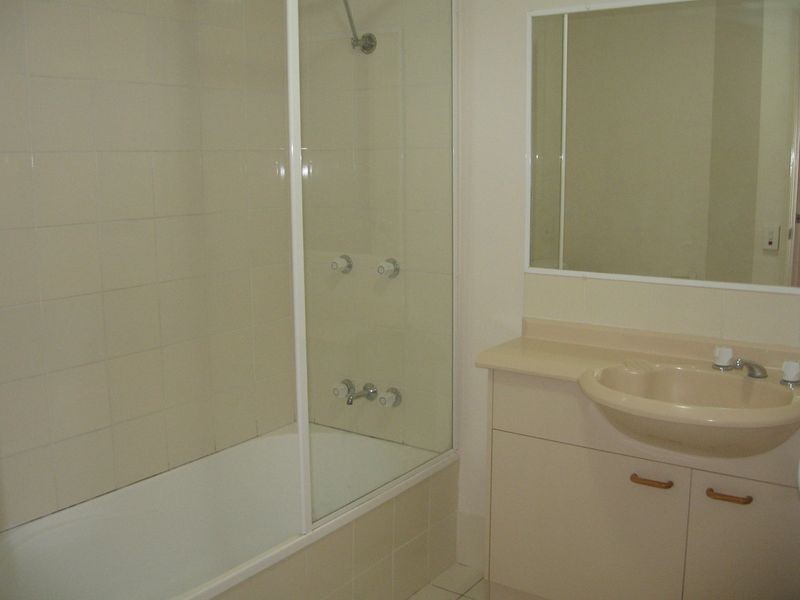 2/643 Pine Ridge Road, Biggera Waters QLD 4216