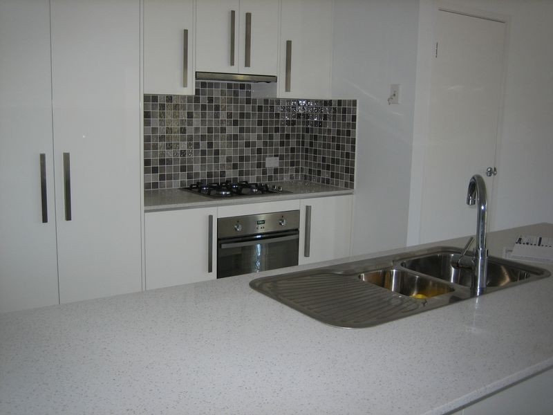 2/16 Wynflo Street, Labrador QLD 4215