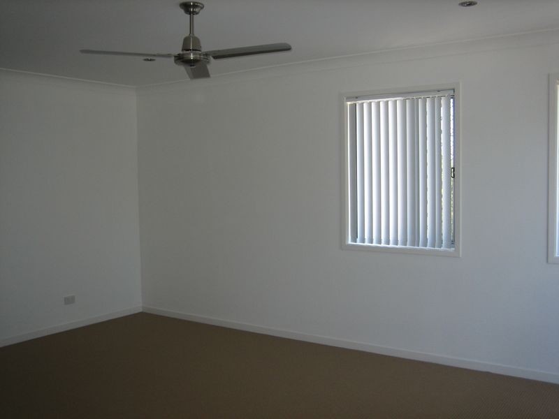 2/16 Wynflo Street, Labrador QLD 4215