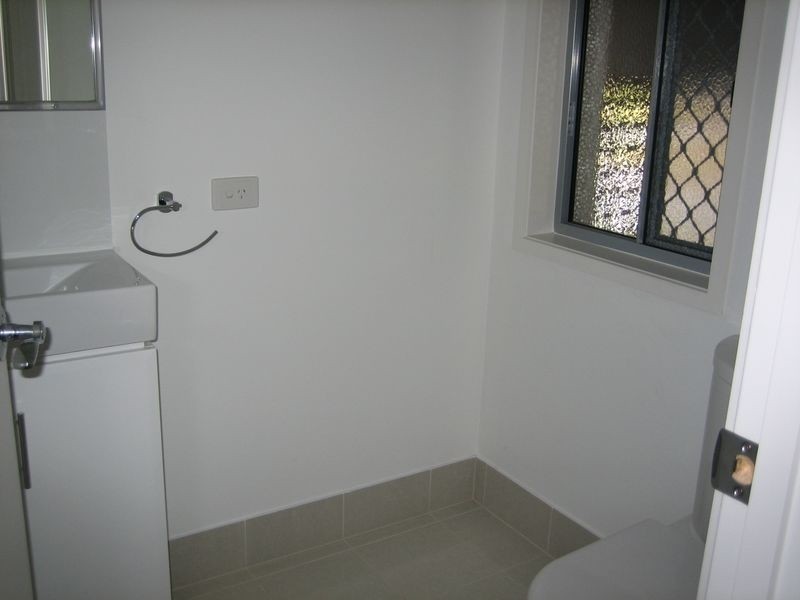 2/16 Wynflo Street, Labrador QLD 4215