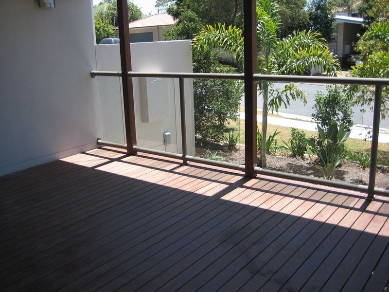 2/16 Wynflo Street, Labrador QLD 4215