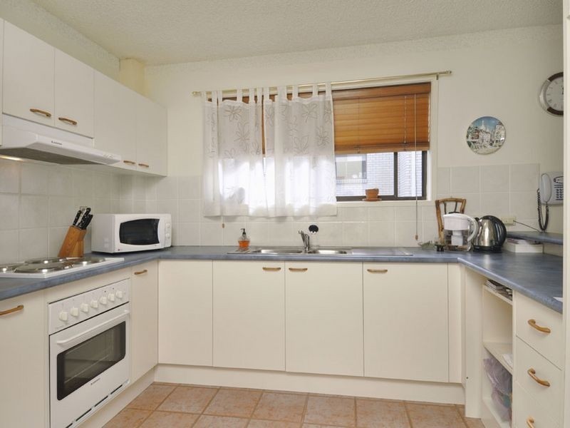 3/3 Robert Street, Labrador QLD 4215