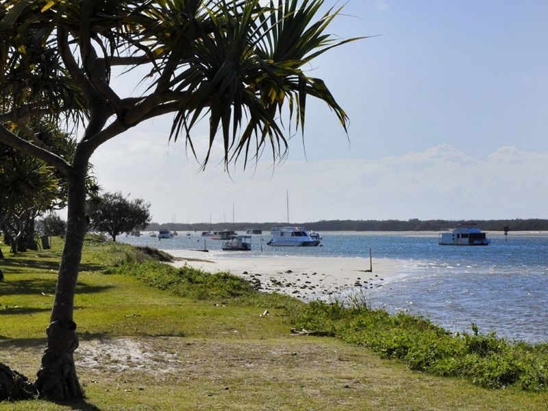 3/3 Robert Street, Labrador QLD 4215