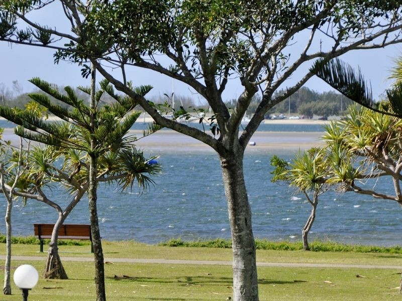 3/3 Robert Street, Labrador QLD 4215