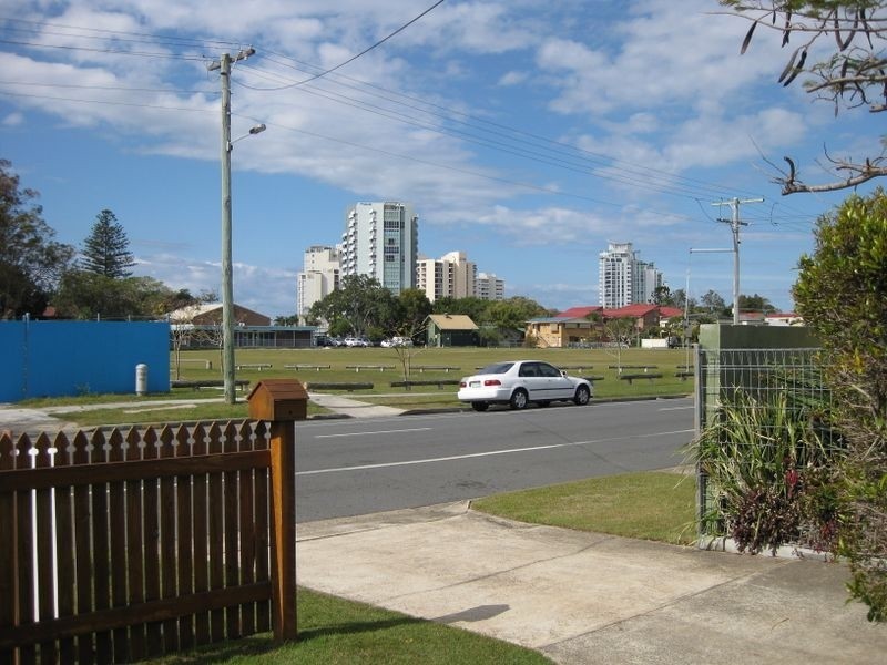 16 Bath Street, Labrador QLD 4215