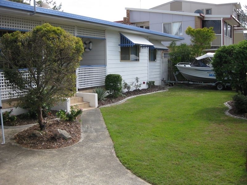 16 Bath Street, Labrador QLD 4215