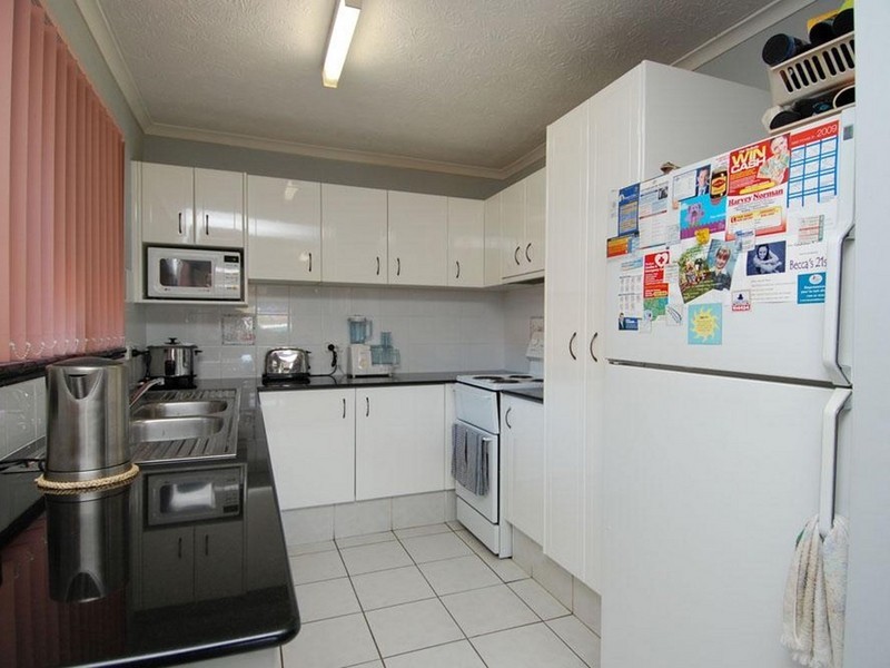 2/3 Vona Place, Labrador QLD 4215