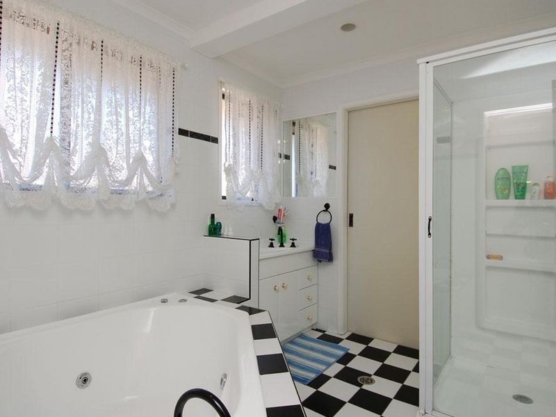 2/3 Vona Place, Labrador QLD 4215