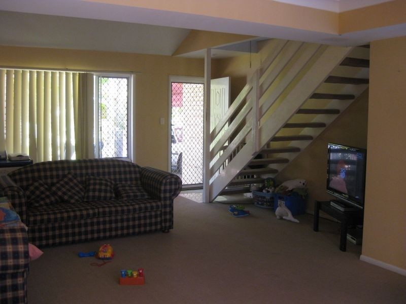 2/17 Kenny Drive, Labrador QLD 4215