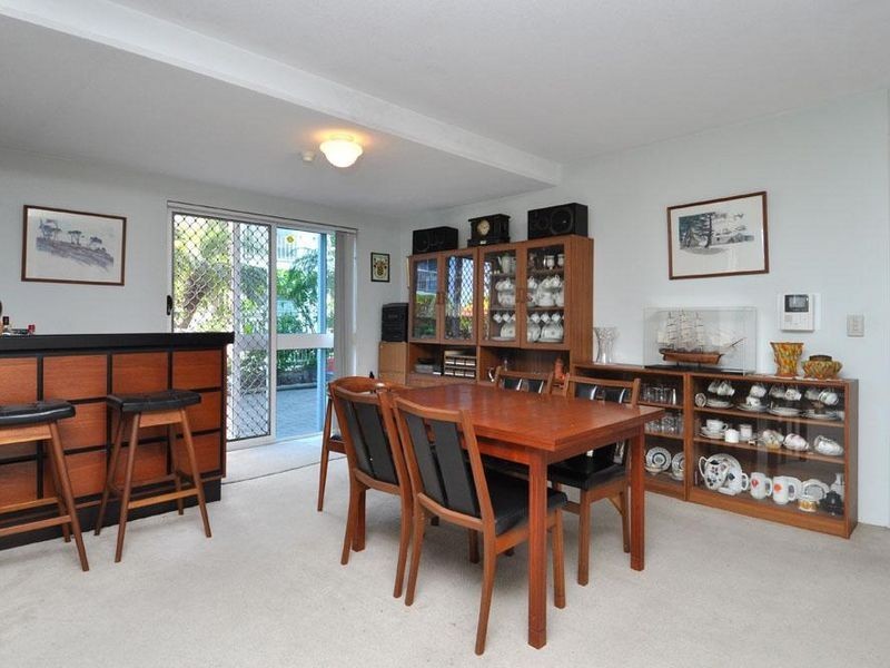 1/204 Marine Parade, Labrador QLD 4215