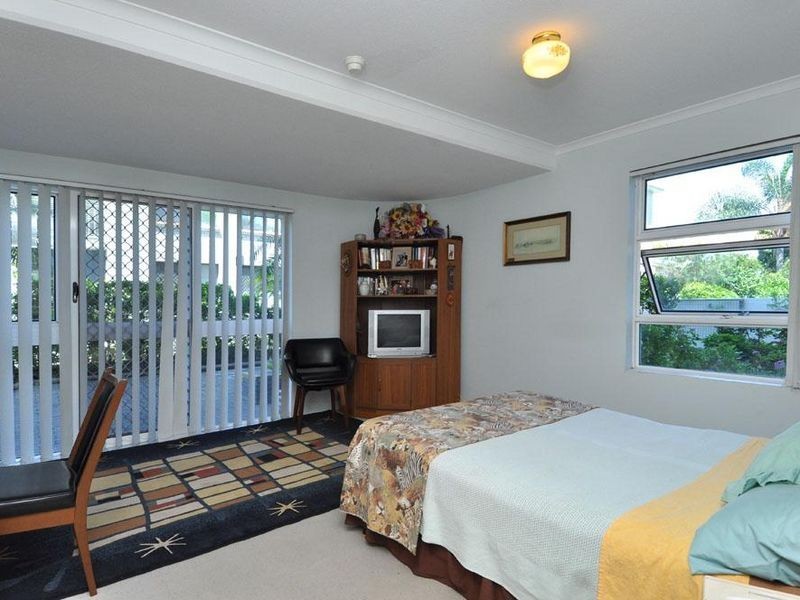 1/204 Marine Parade, Labrador QLD 4215