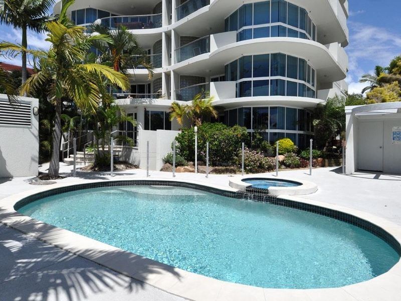1/204 Marine Parade, Labrador QLD 4215