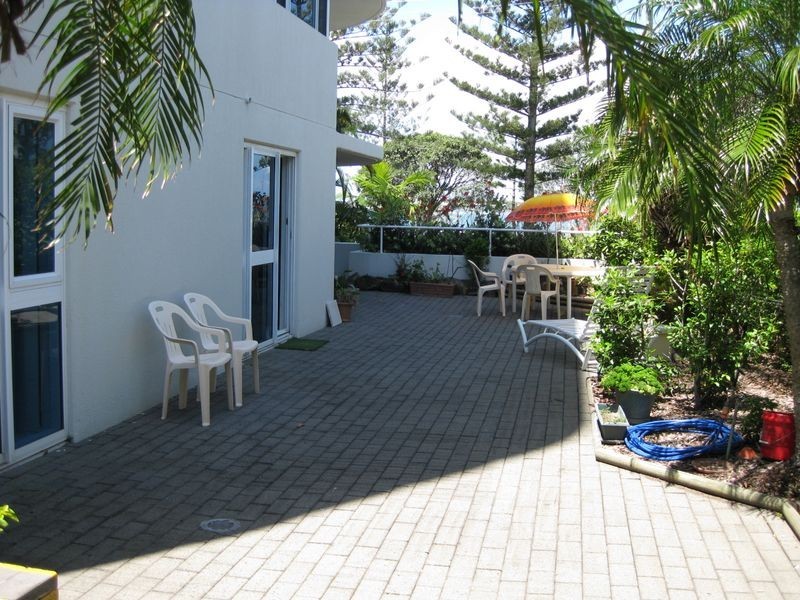 1/204 Marine Parade, Labrador QLD 4215