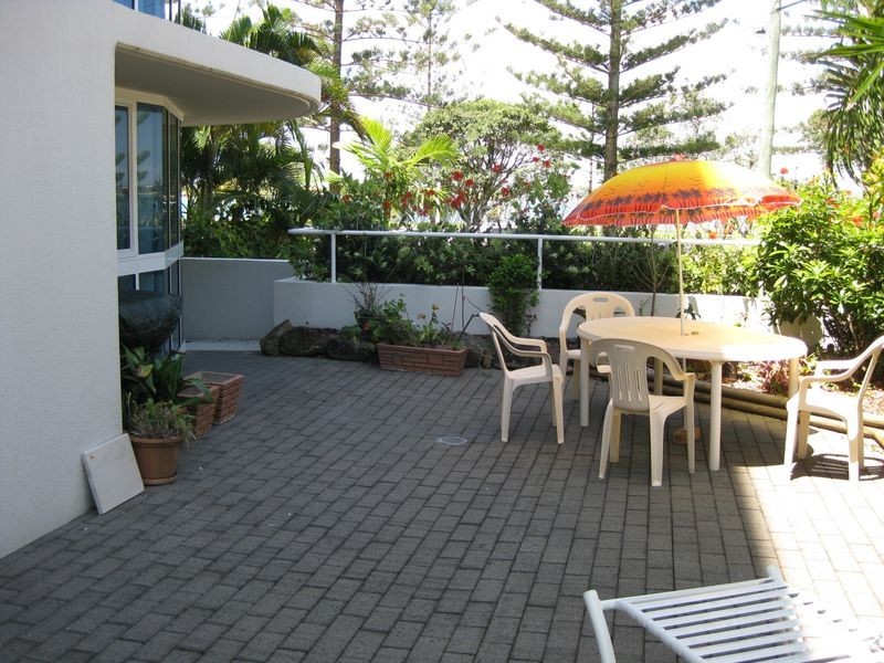 1/204 Marine Parade, Labrador QLD 4215