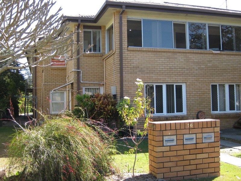 1/16 Sutherland Avenue, Labrador QLD 4215