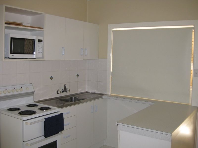 1/16 Sutherland Avenue, Labrador QLD 4215