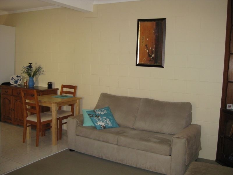 1/16 Sutherland Avenue, Labrador QLD 4215