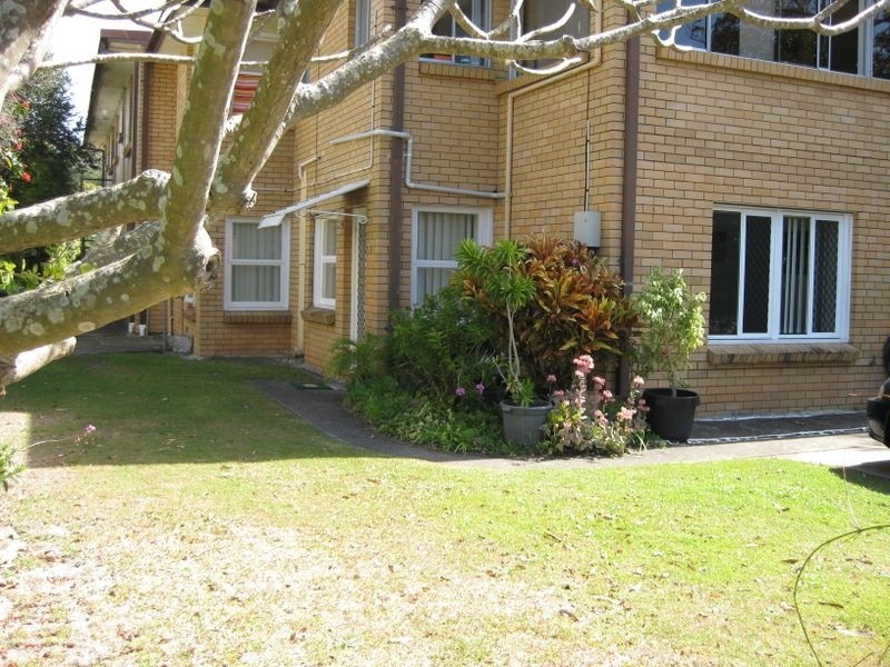 1/16 Sutherland Avenue, Labrador QLD 4215