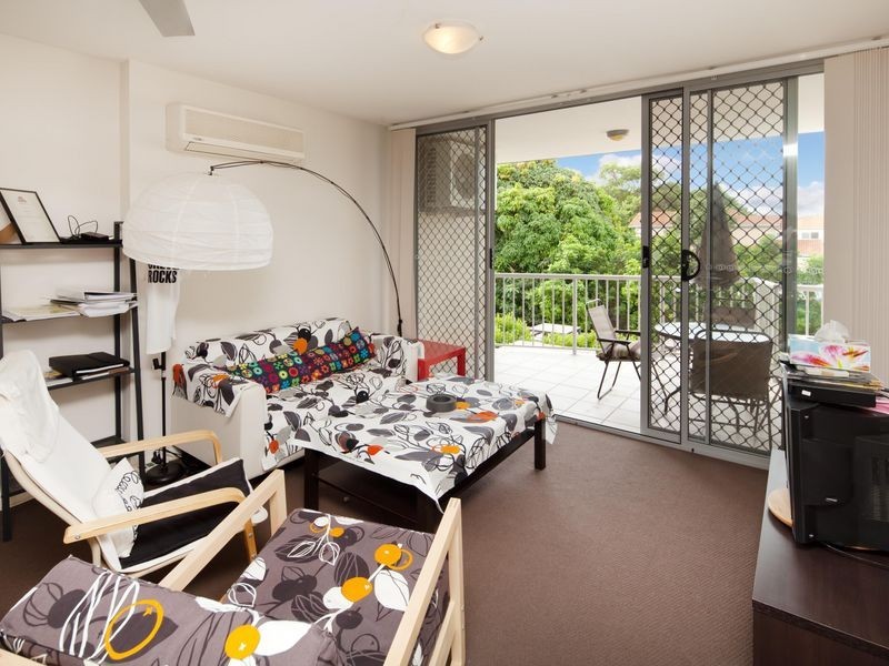 9/8 Proud Street, Labrador QLD 4215