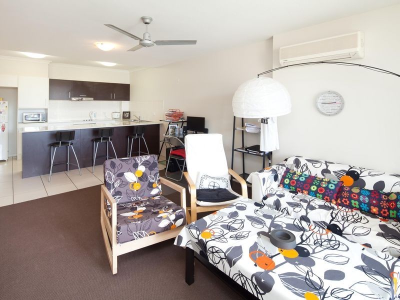 9/8 Proud Street, Labrador QLD 4215