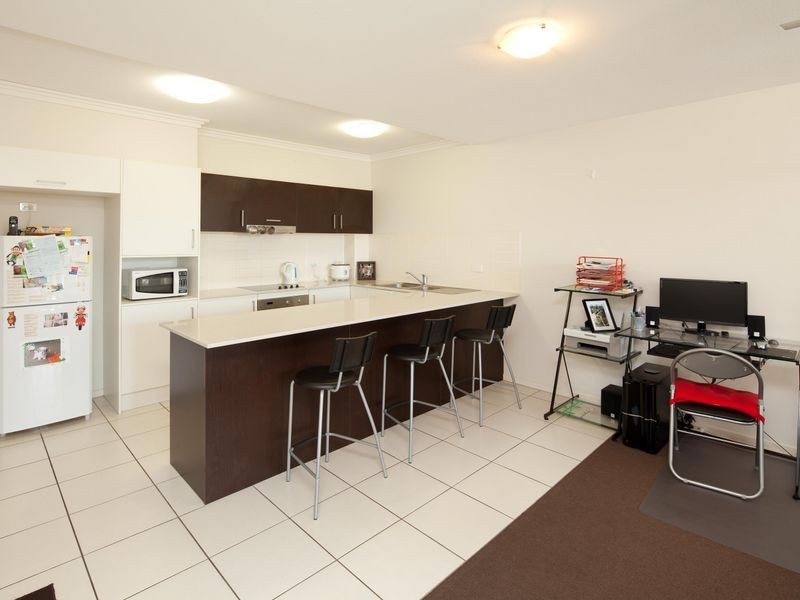 9/8 Proud Street, Labrador QLD 4215