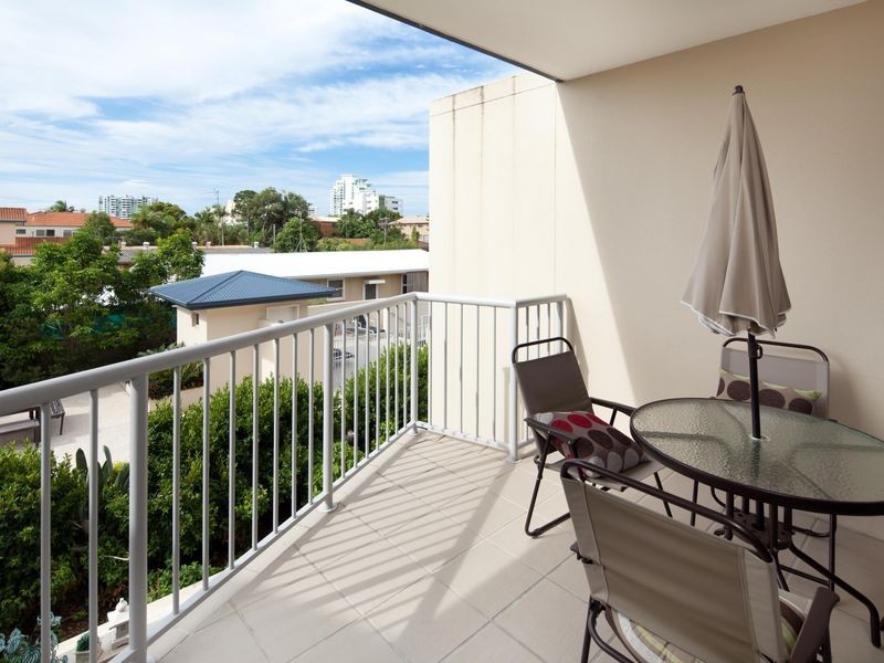 9/8 Proud Street, Labrador QLD 4215